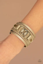Load image into Gallery viewer, Couture Influencer- BRASS Bracelet
