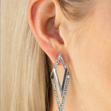 Load image into Gallery viewer, Point bank- White Earring