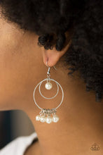Load image into Gallery viewer, New York Attraction - WHite Earring

