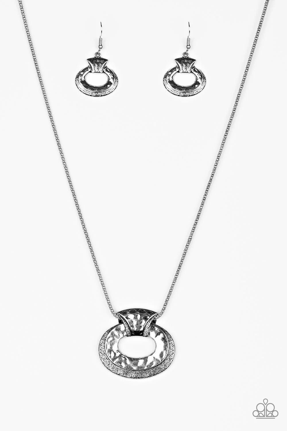 Retro Rebel  -SILVER   Necklace