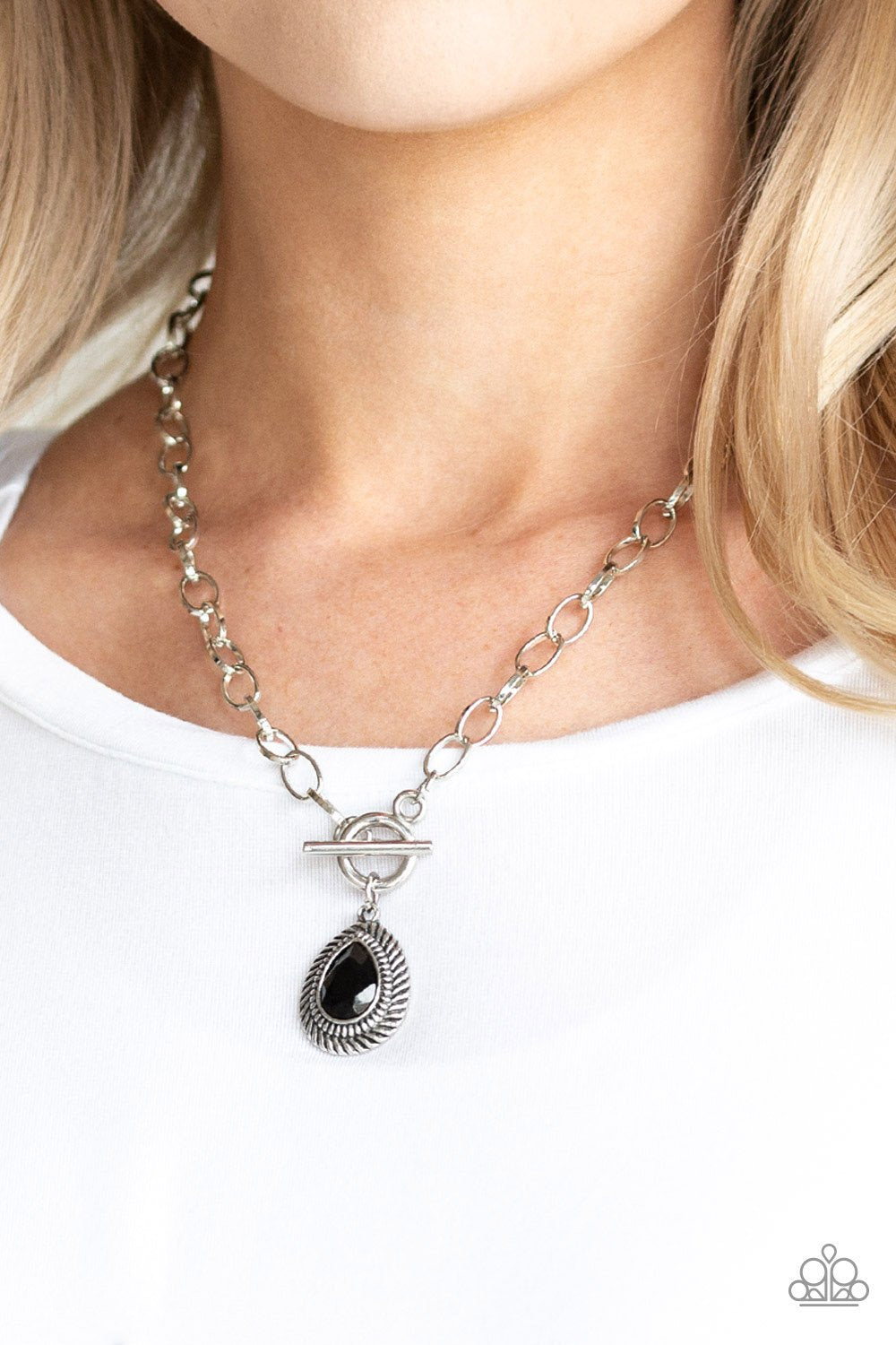 Sheen Queen  - BLACK  Necklace