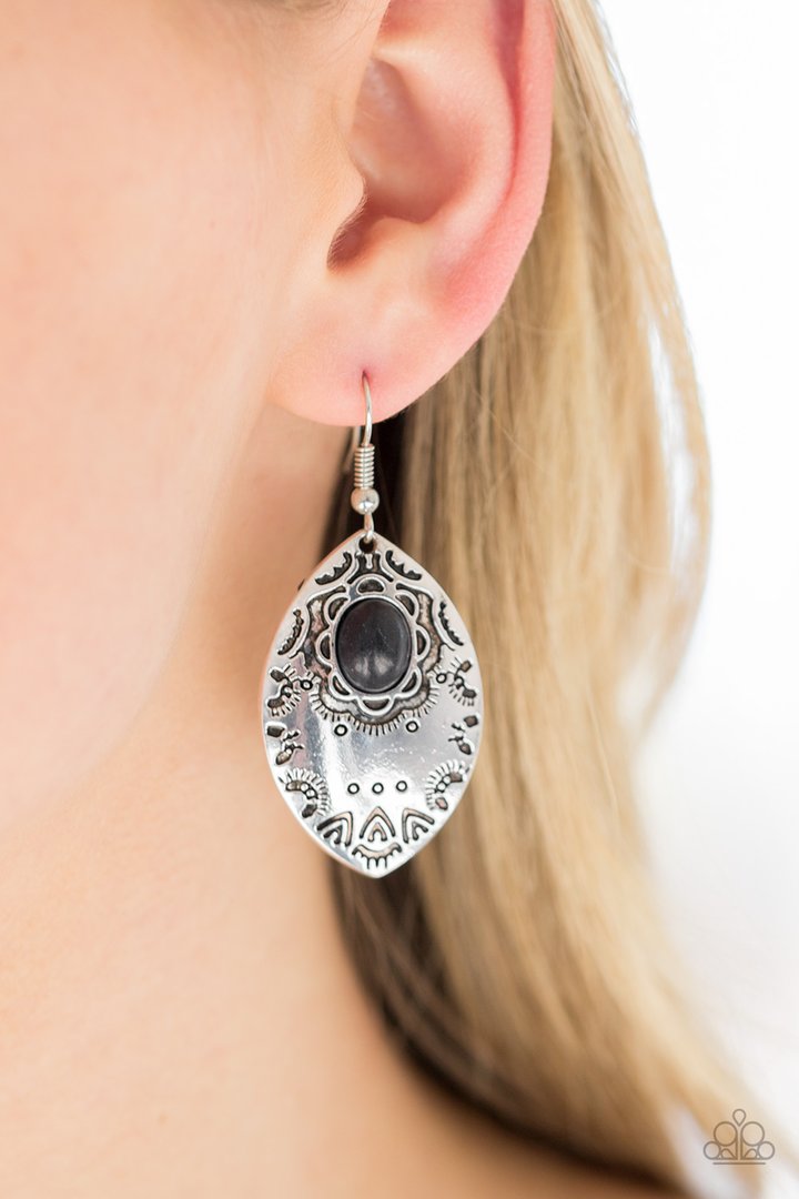 MOUNTAIN MONTAGE-Black EARRINGS