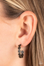 Load image into Gallery viewer, Floral Fad - Brass Earring
