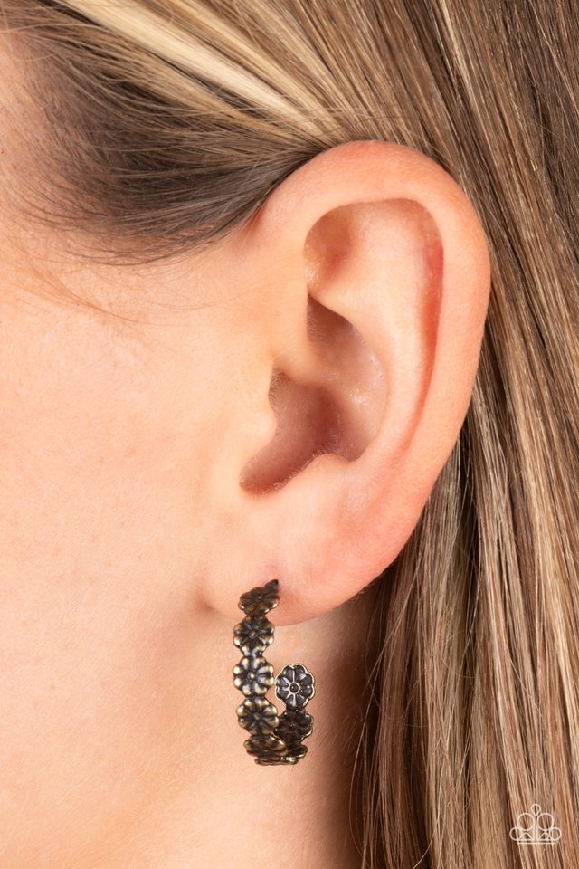 Floral Fad - Brass Earring